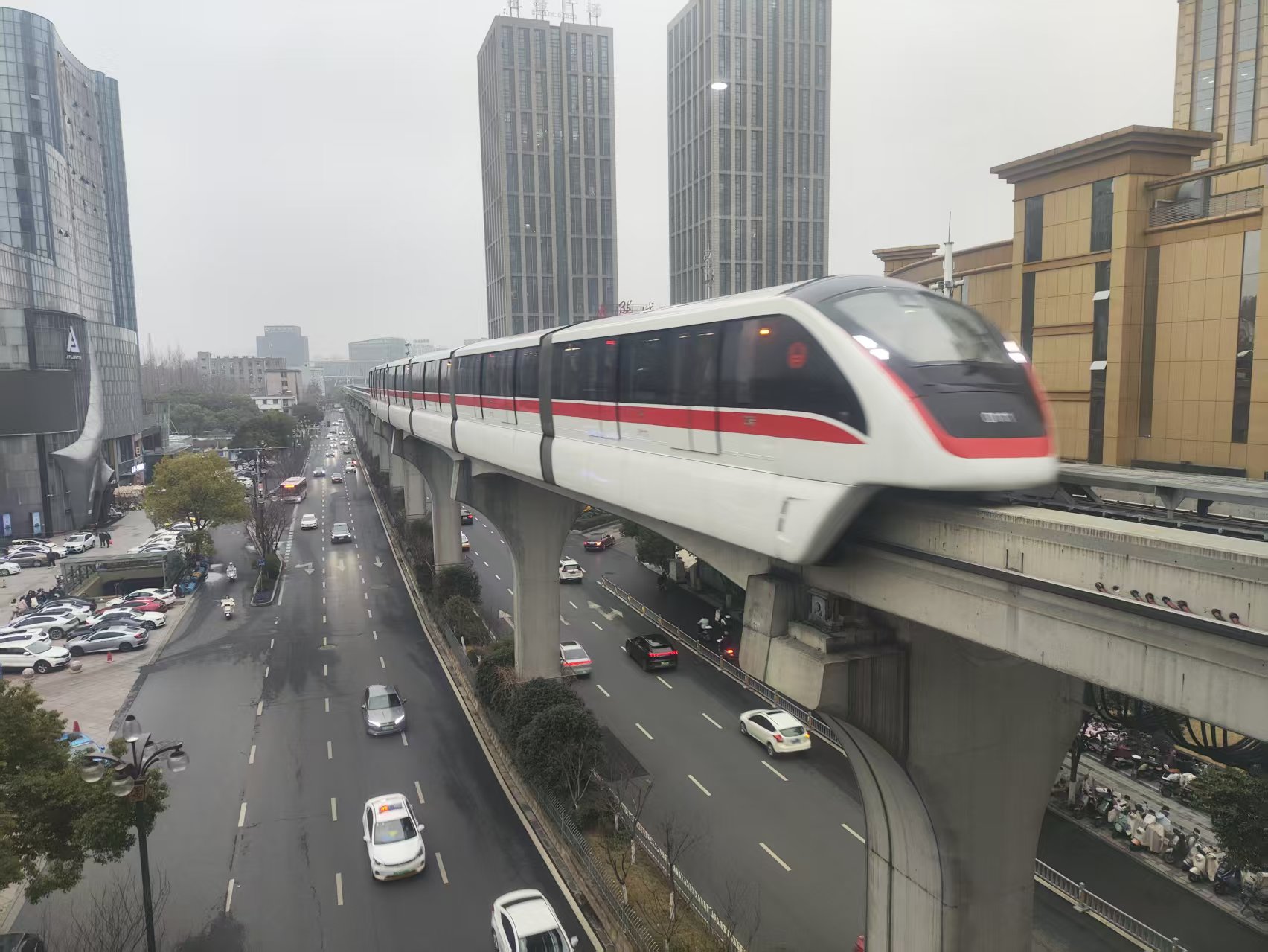 跨坐式单轨.jpg