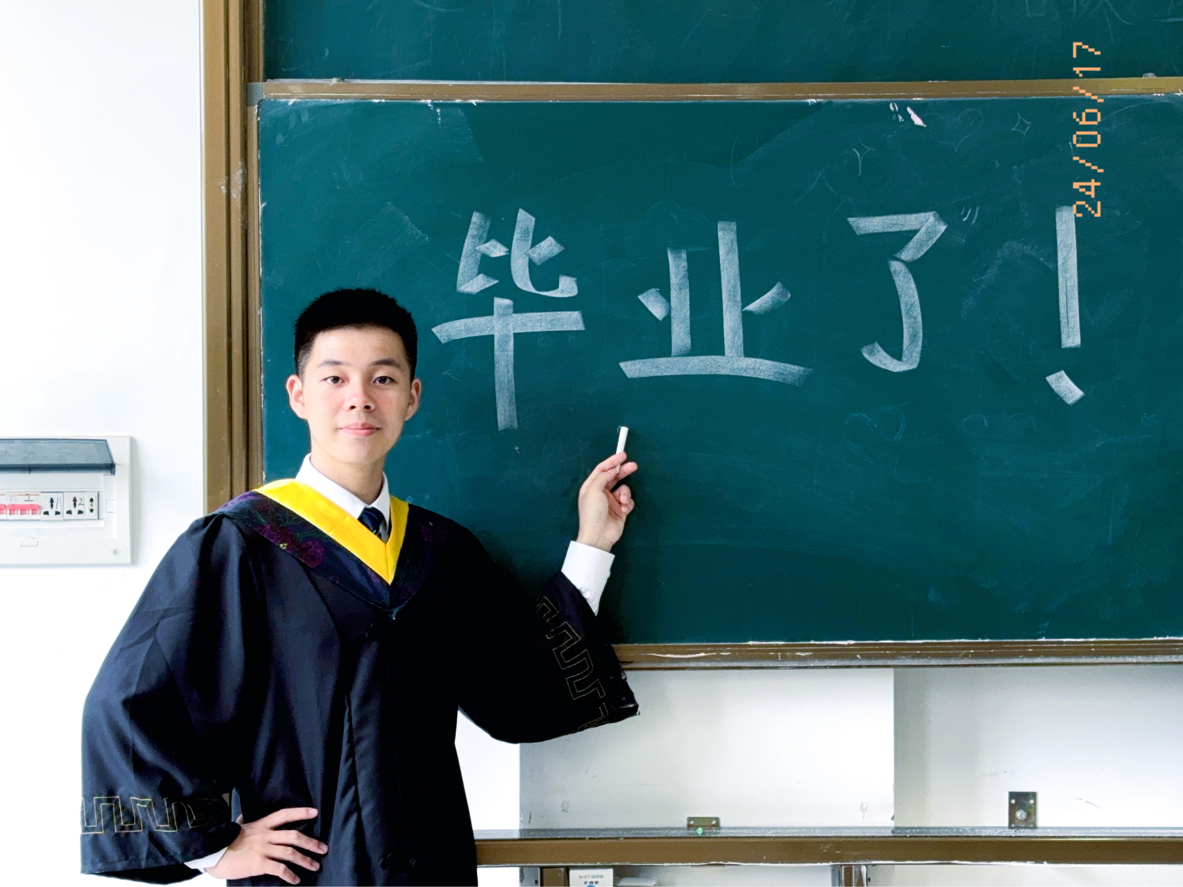 张逸骥.png
