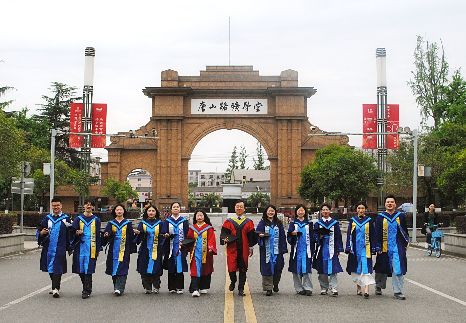 毕业合影2026.jpg