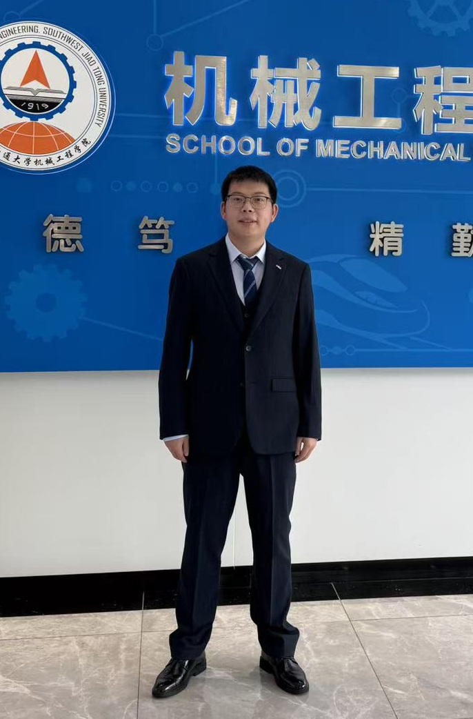 陈向洋.jpg