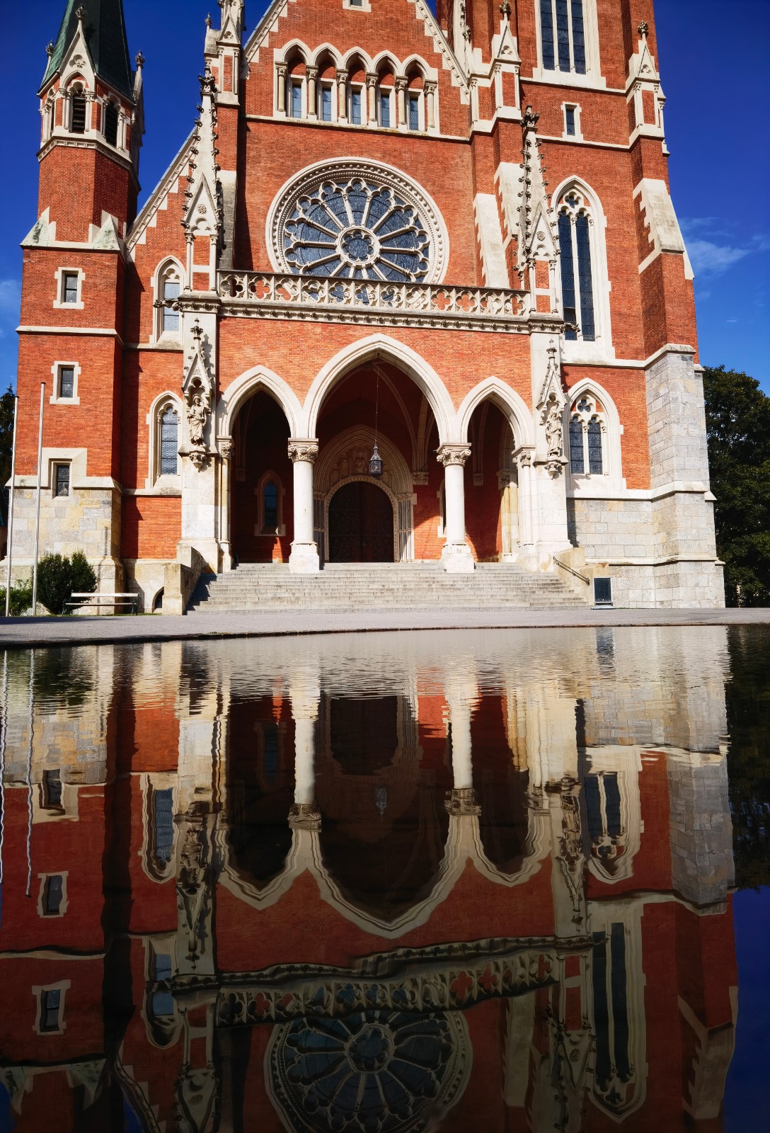 4-3 Herz-Jesu-Kirche.jpg